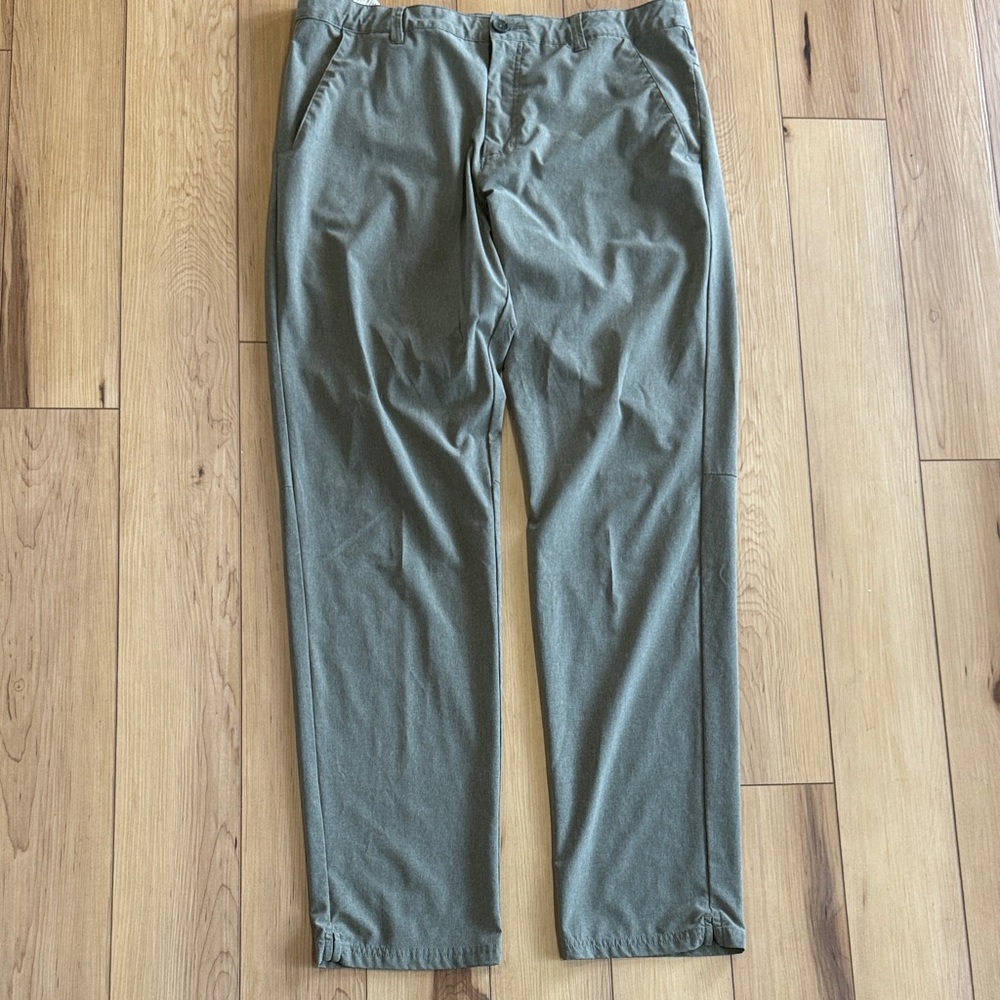 Oakley 36x34 Men's Olive Chinos